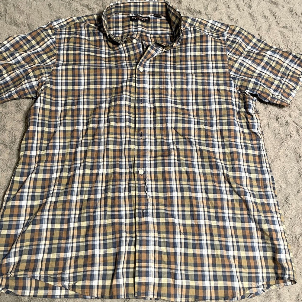 Roundtree & yorke men button down shirt L